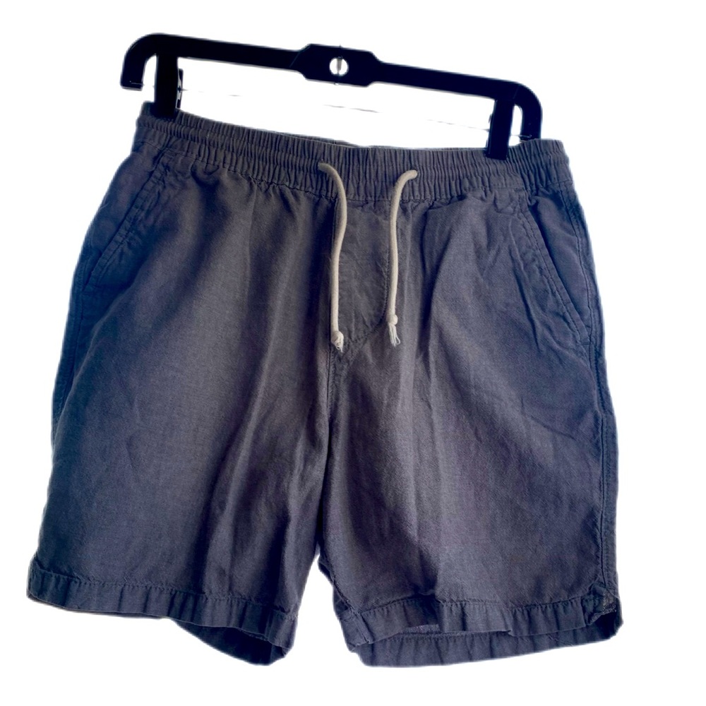 Abercrombie and Fitch Bermudas shorts. XS. Grey. 2 Front pockets 2 back pockets.